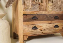 Agnayi - Handgesneden Mangohouten Rotan Kast