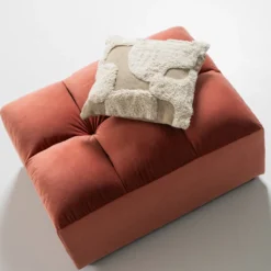 Allure hocker velvet blush