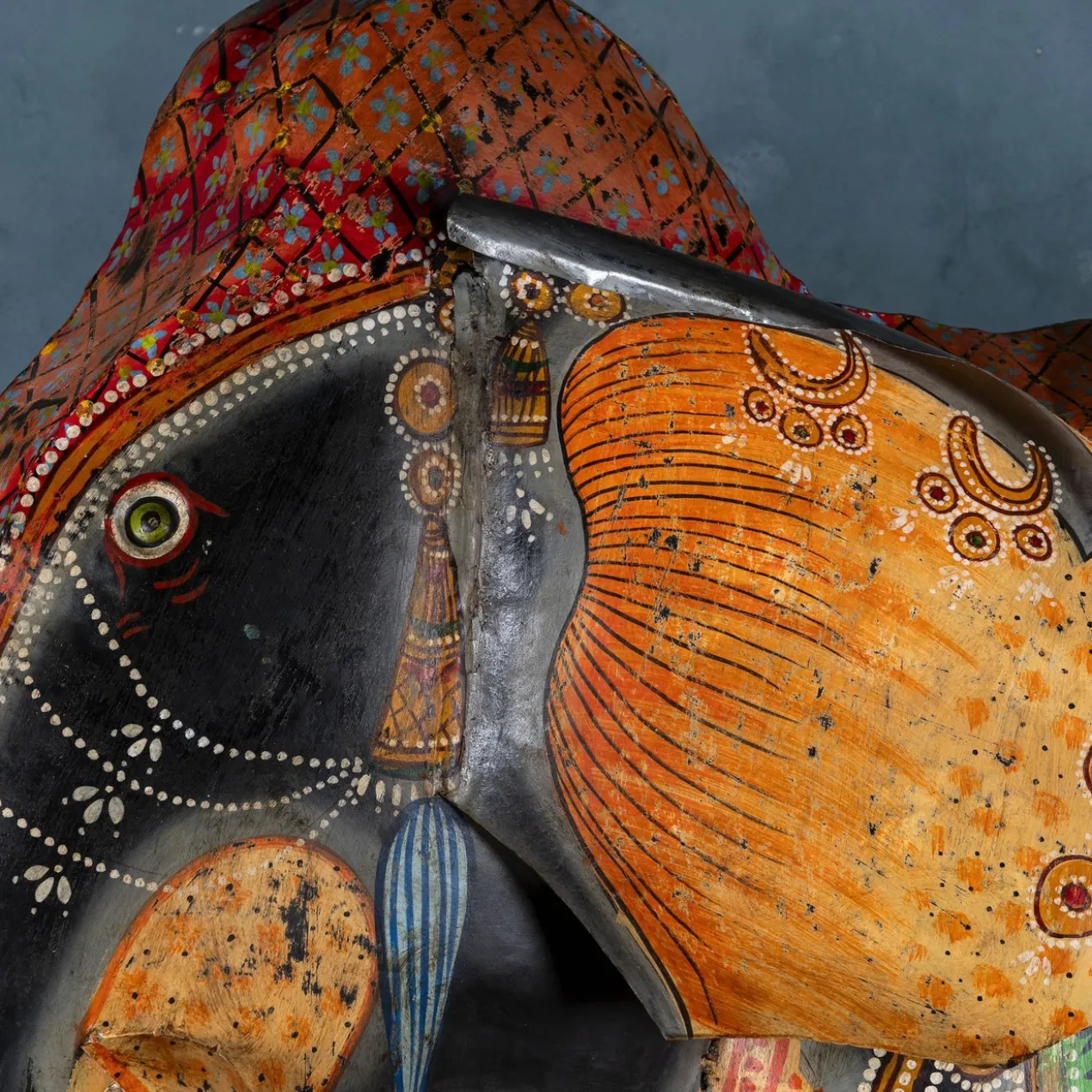 Anushka - Handbeschilderde Metalen Olifant