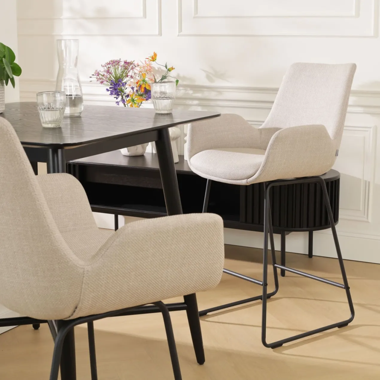 Barkruk Nino-Eef beige - zwart onderstel - 75 cm