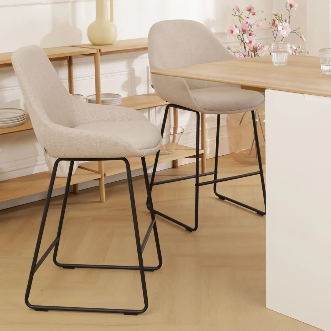 Barkruk Nino-Isa beige - zwart onderstel - 65 cm