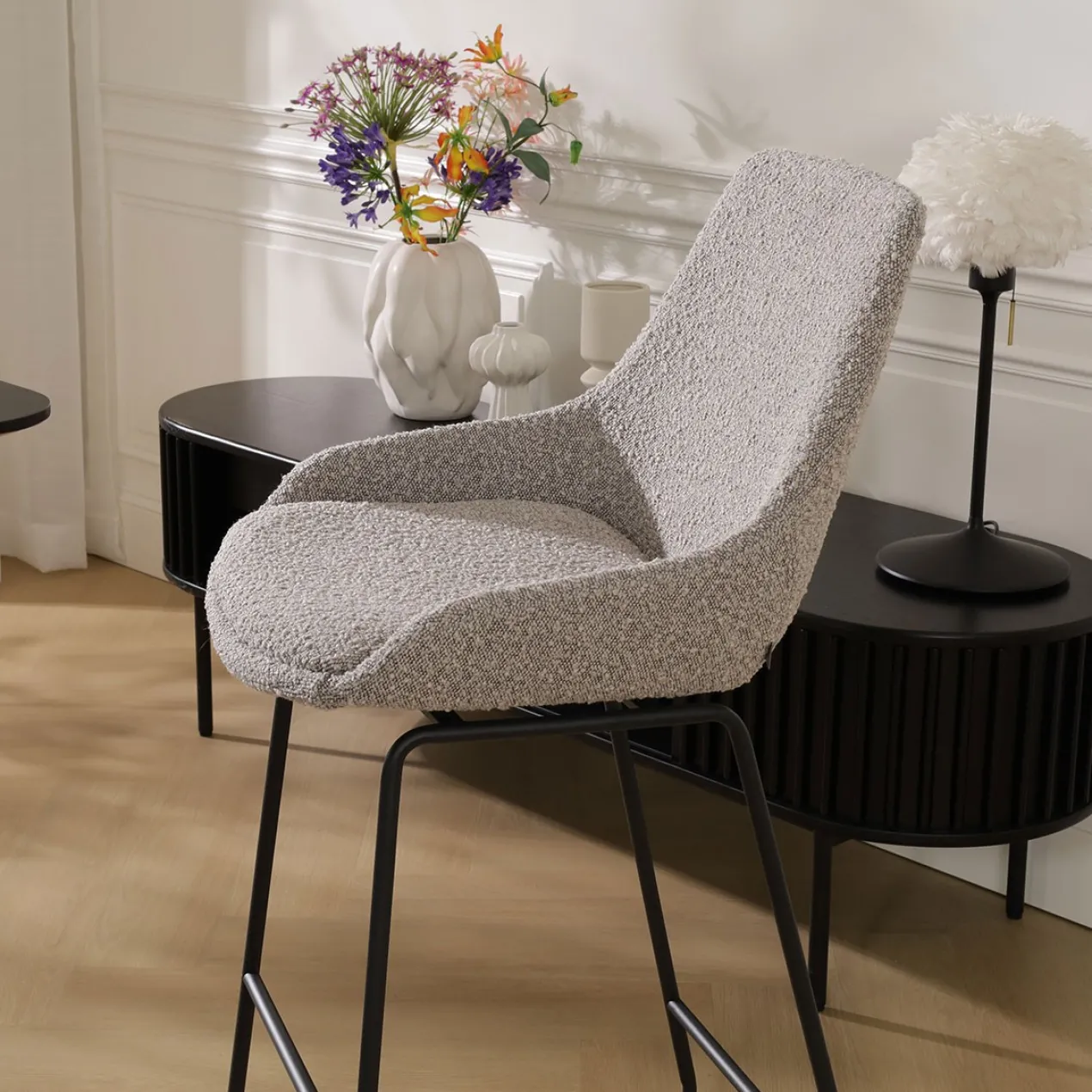 Barkruk Nino-Isa bouclé taupe - zwart onderstel - 65 cm