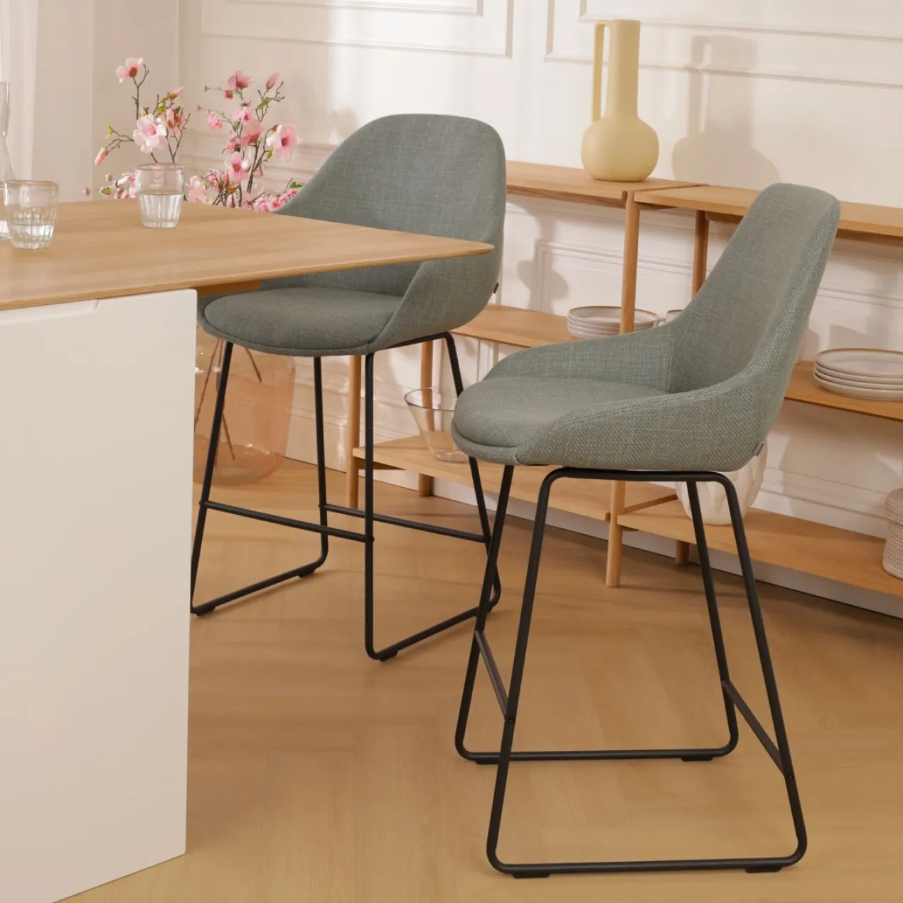 Barkruk Nino-Isa licht groen - zwart onderstel - 65 cm
