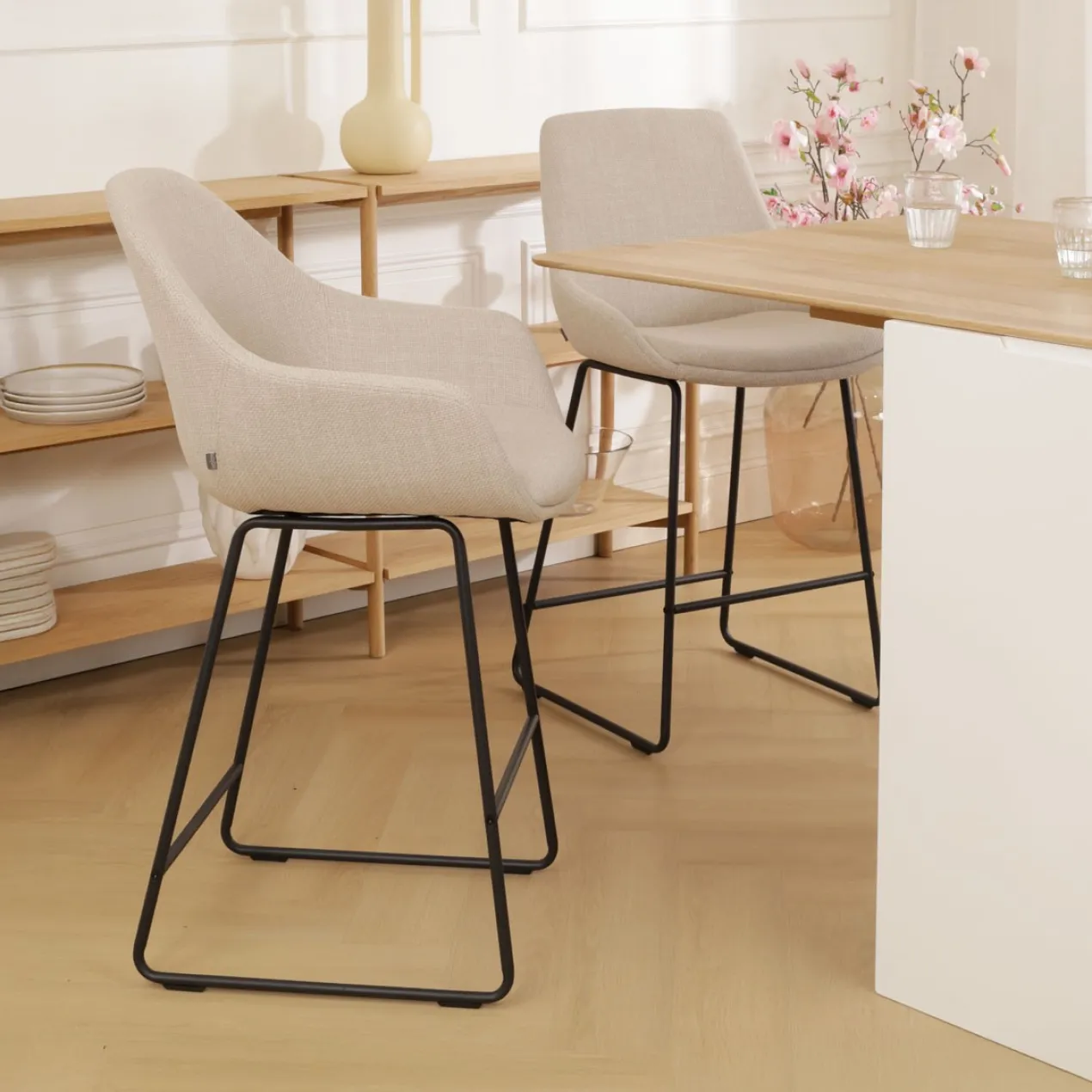 Barkruk Nino-Mae beige - zwart onderstel - 75 cm