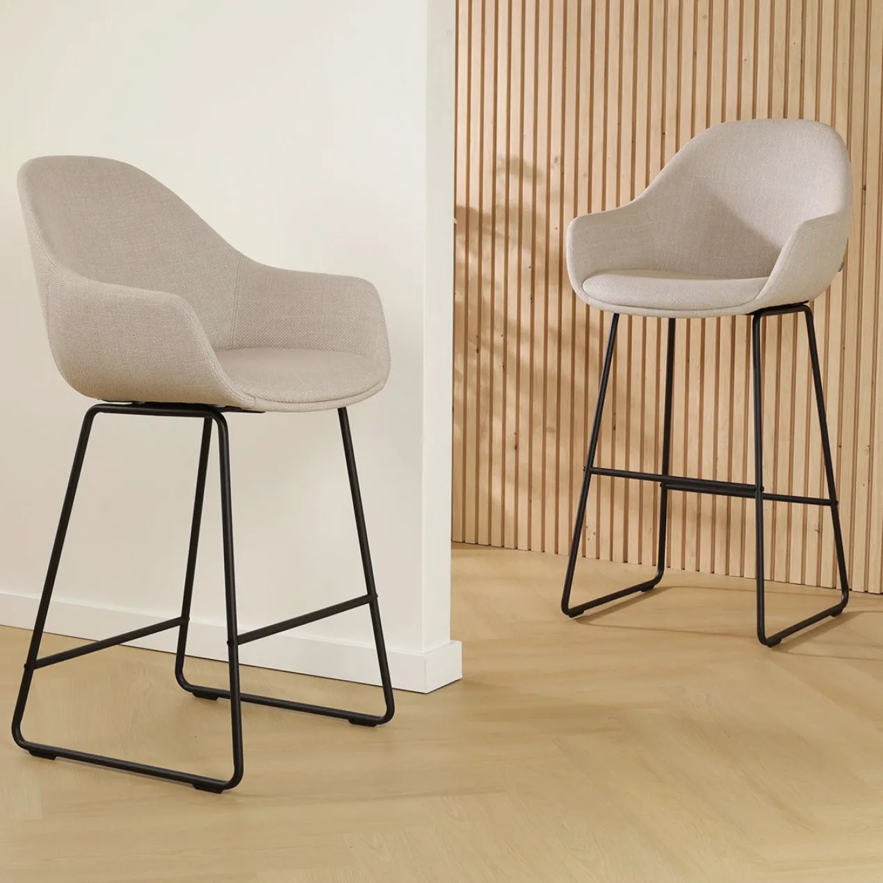 Barkruk Nino-Mae beige - zwart onderstel - 75 cm