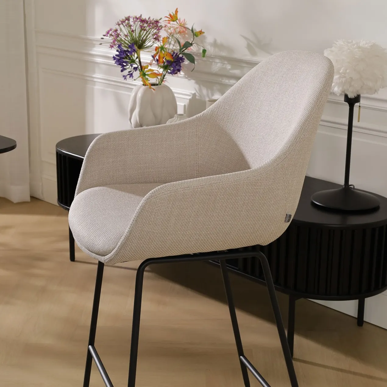 Barkruk Nino-Mae beige - zwart onderstel - 65 cm