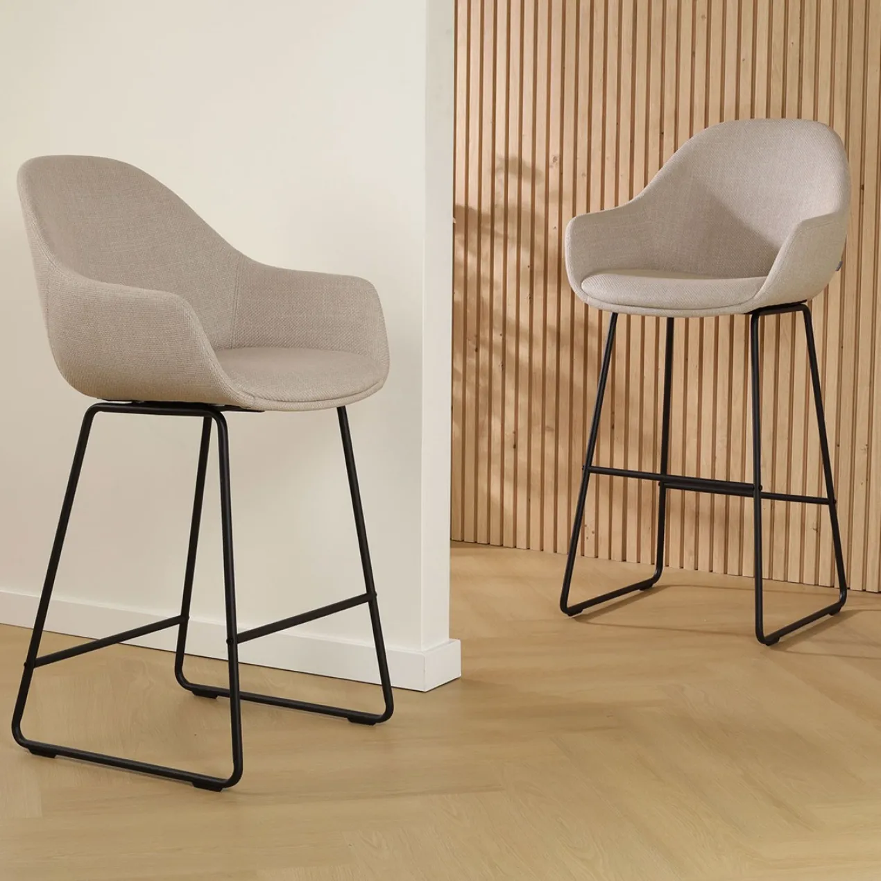 Barkruk Nino-Mae beige - zwart onderstel - 65 cm