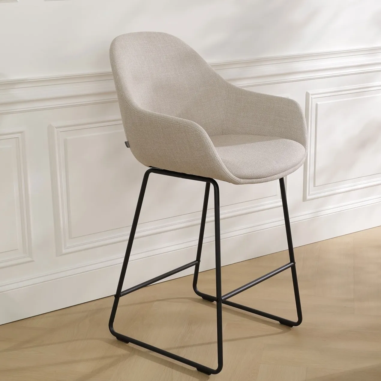 Barkruk Nino-Mae beige - zwart onderstel - 65 cm