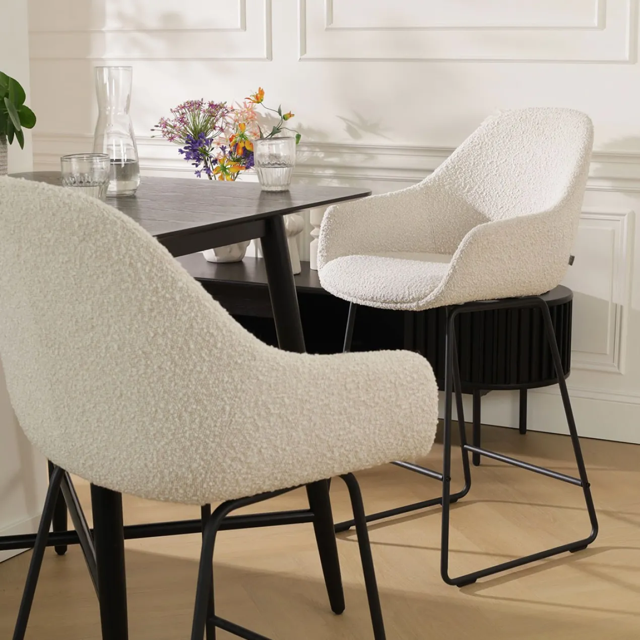 Barkruk Nino-Mae bouclé beige - zwart 65 cm set van 2