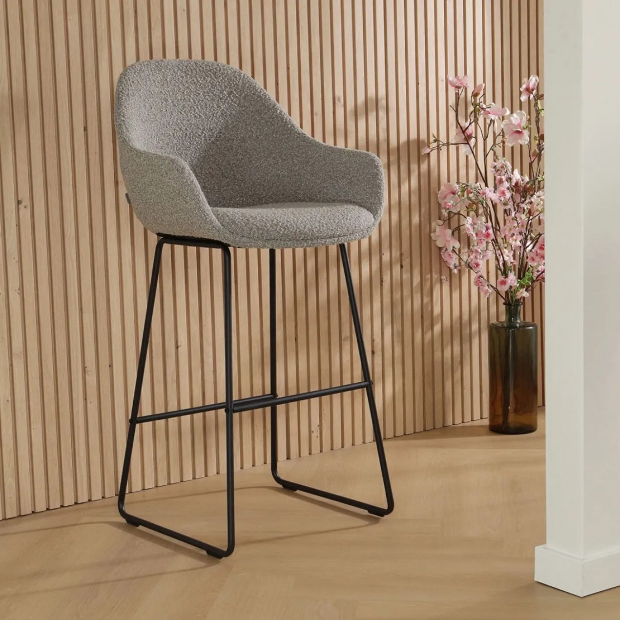 Barkruk Nino-Mae bouclé taupe - zwart onderstel - 65 cm
