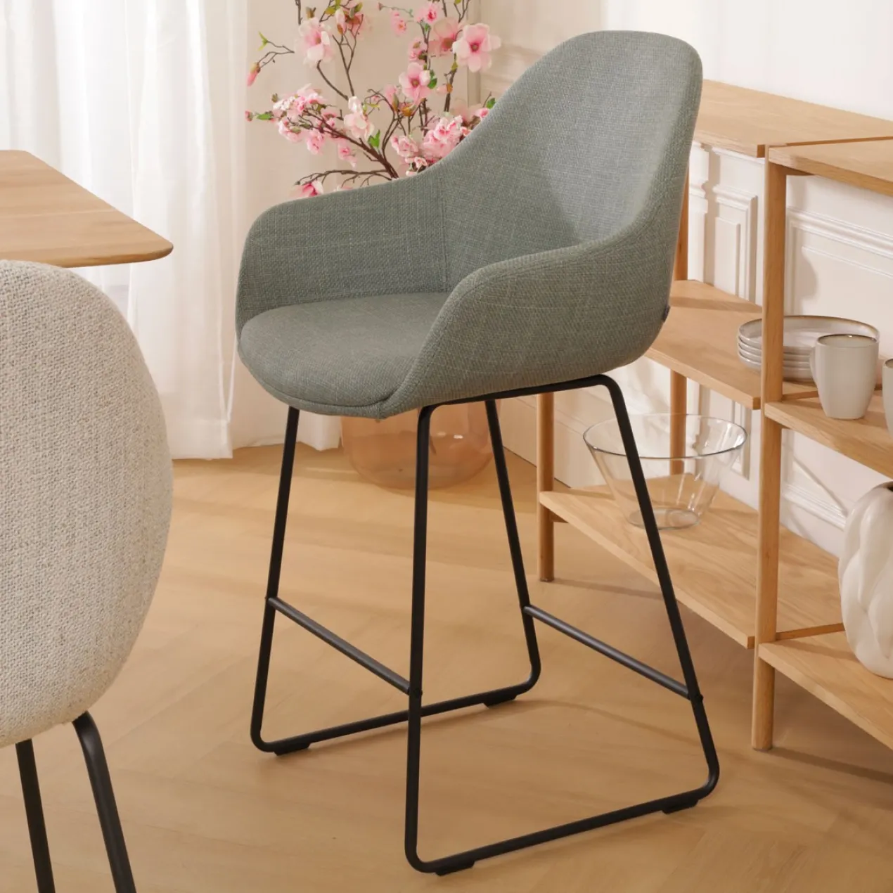 Barkruk Nino-Mae licht groen - zwart onderstel - 75 cm