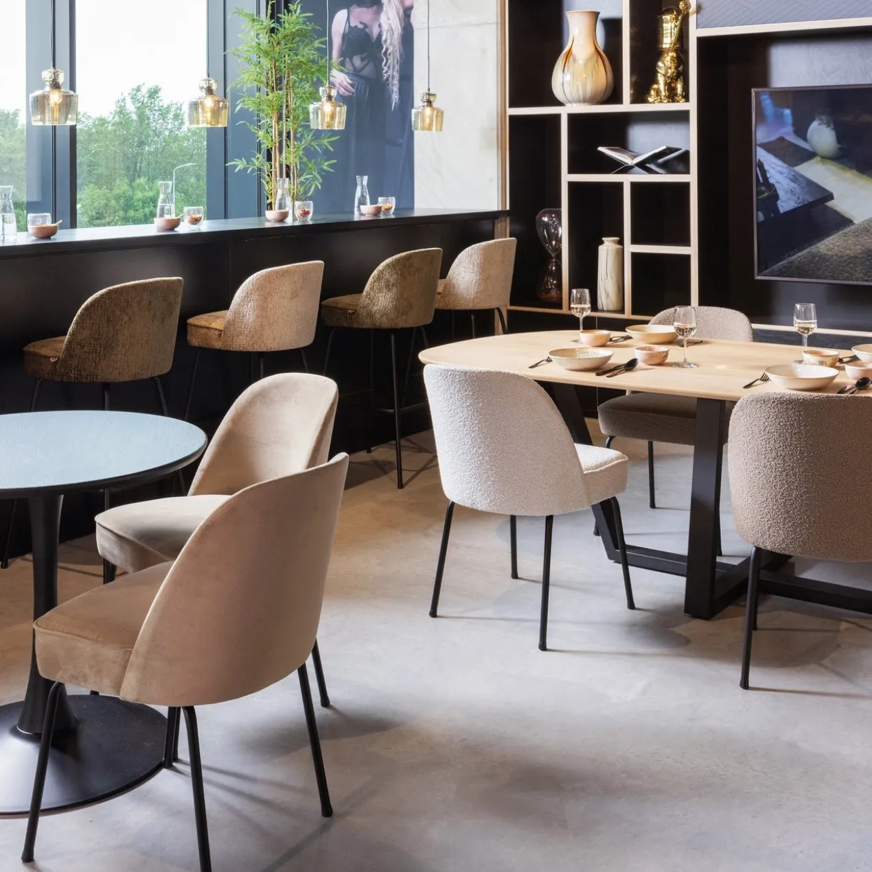 Bistro trompetvoet metaal matzwart 72xo60 cm