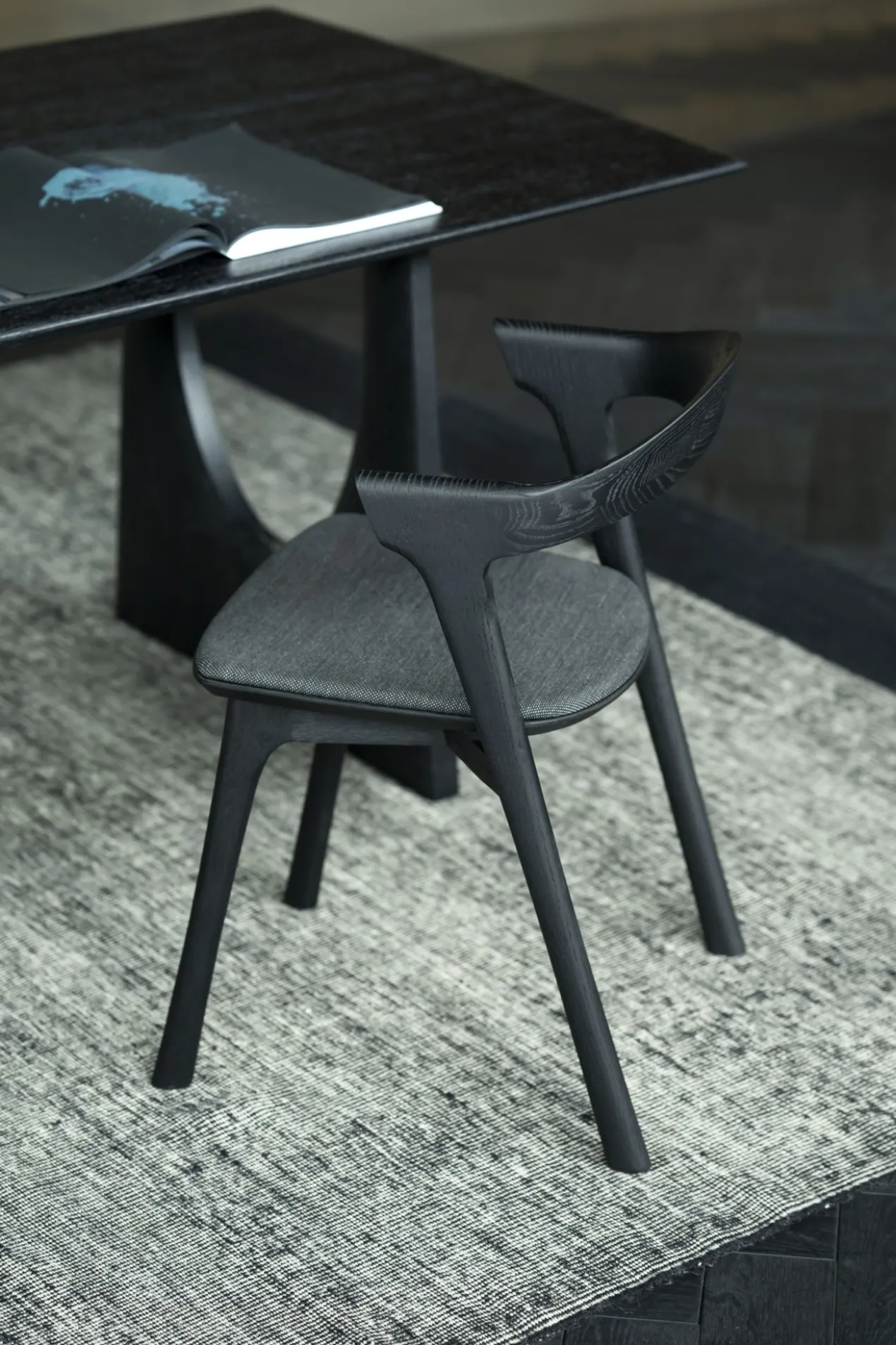 Bok stoel - eiken zwart - soft black stof