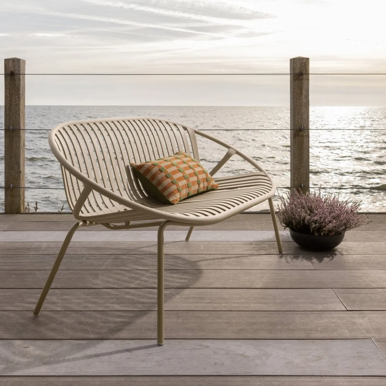 Bruce tuin 2-zits bankje pp/metaal zand