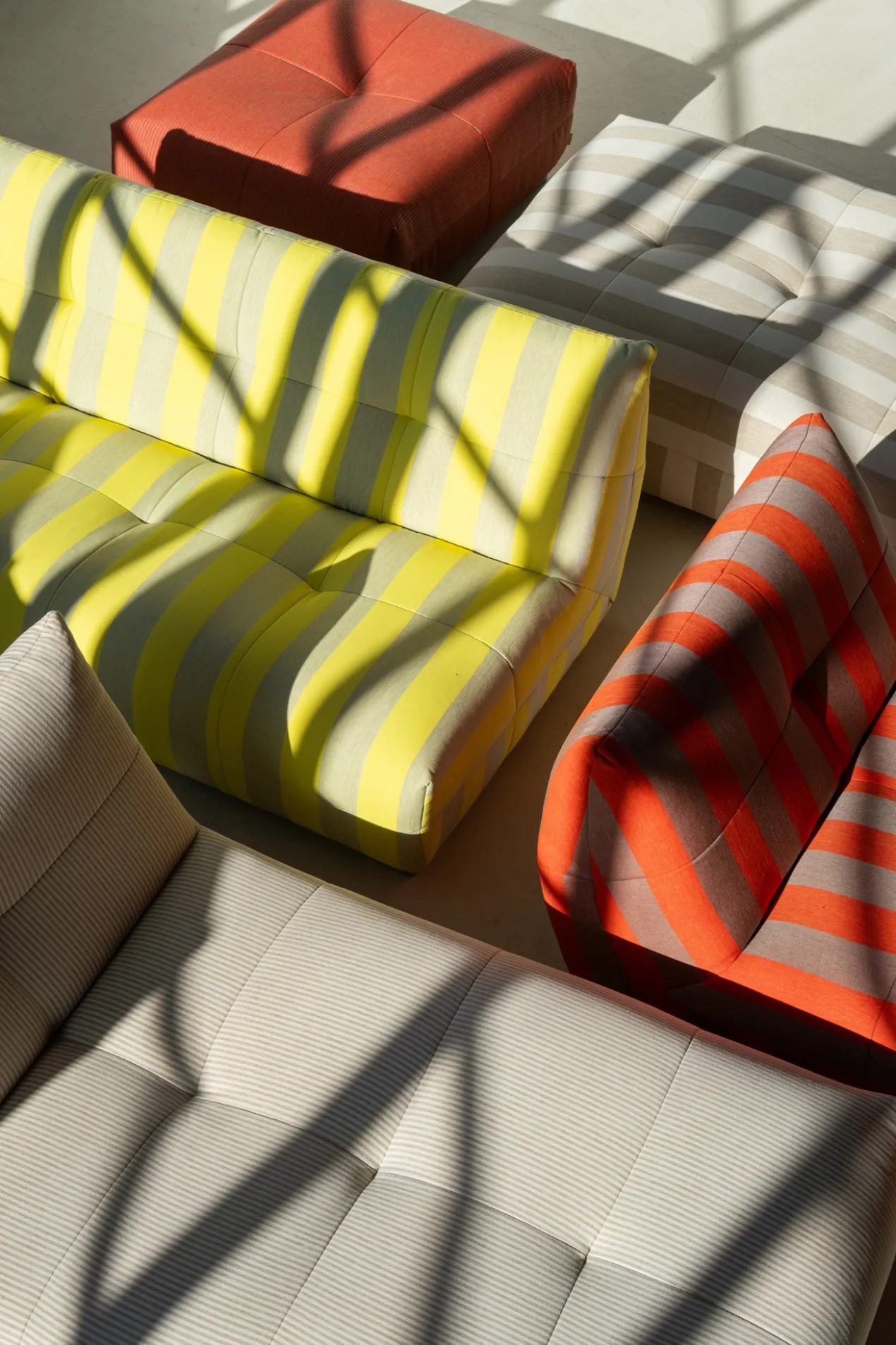 Buitendivan Flynn XL pinstripe geel