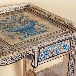 Bureau Pranay Handbeschilderd