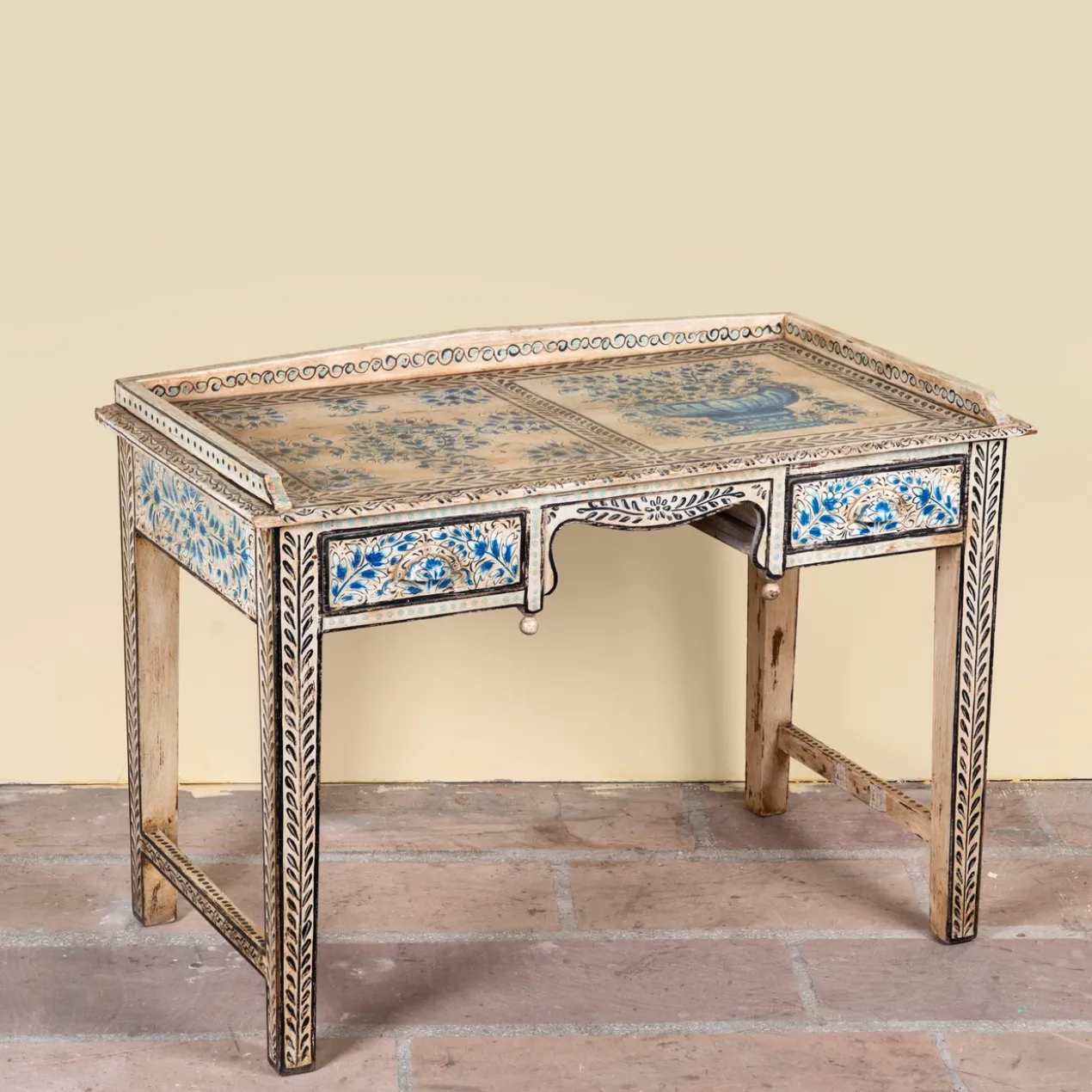 Bureau Pranay Handbeschilderd