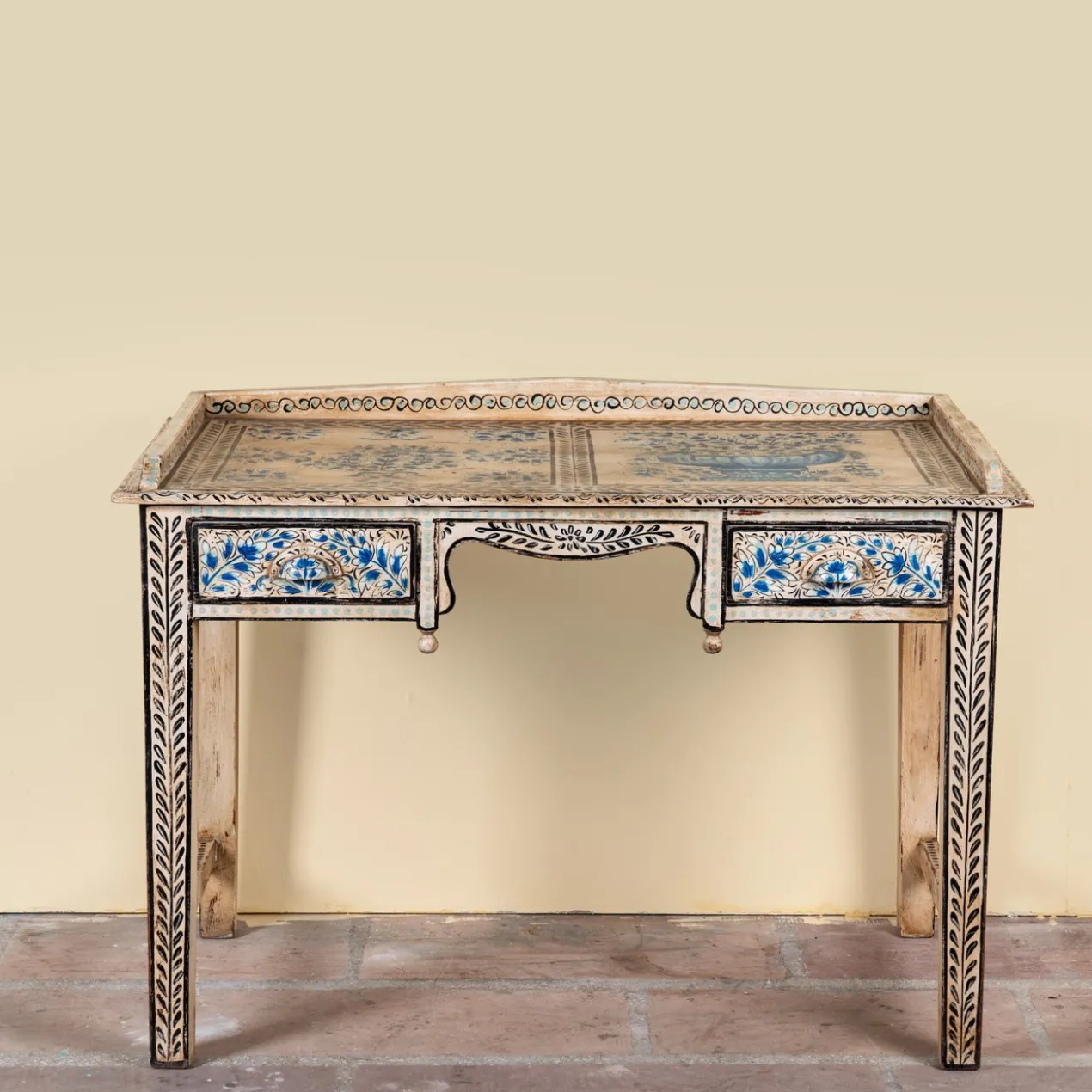 Bureau Pranay Handbeschilderd