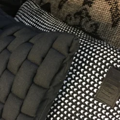 CUSHION 3D WEAVE 45x45CM Kussen 3D weave zwart