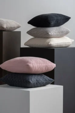 Cushion Zigzag knitted cotton soft pink