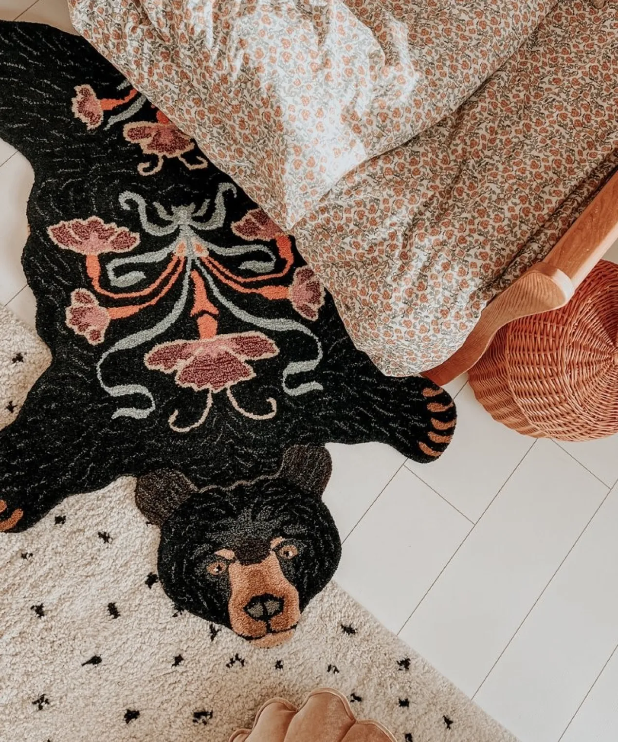 DG Blooming Black Bear Rug
