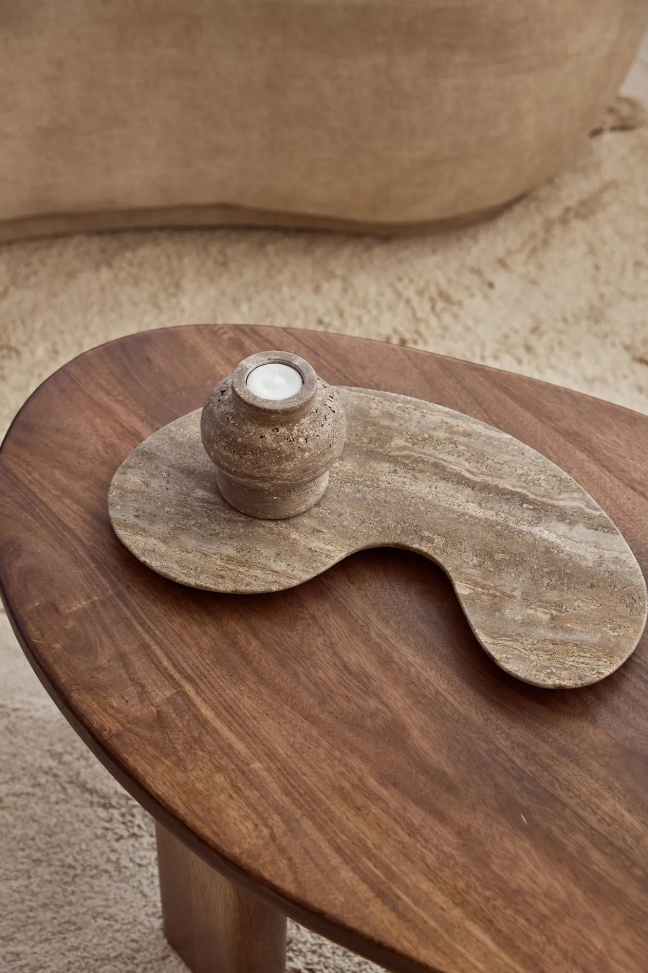 Dienblad organisch titanium travertine kidney