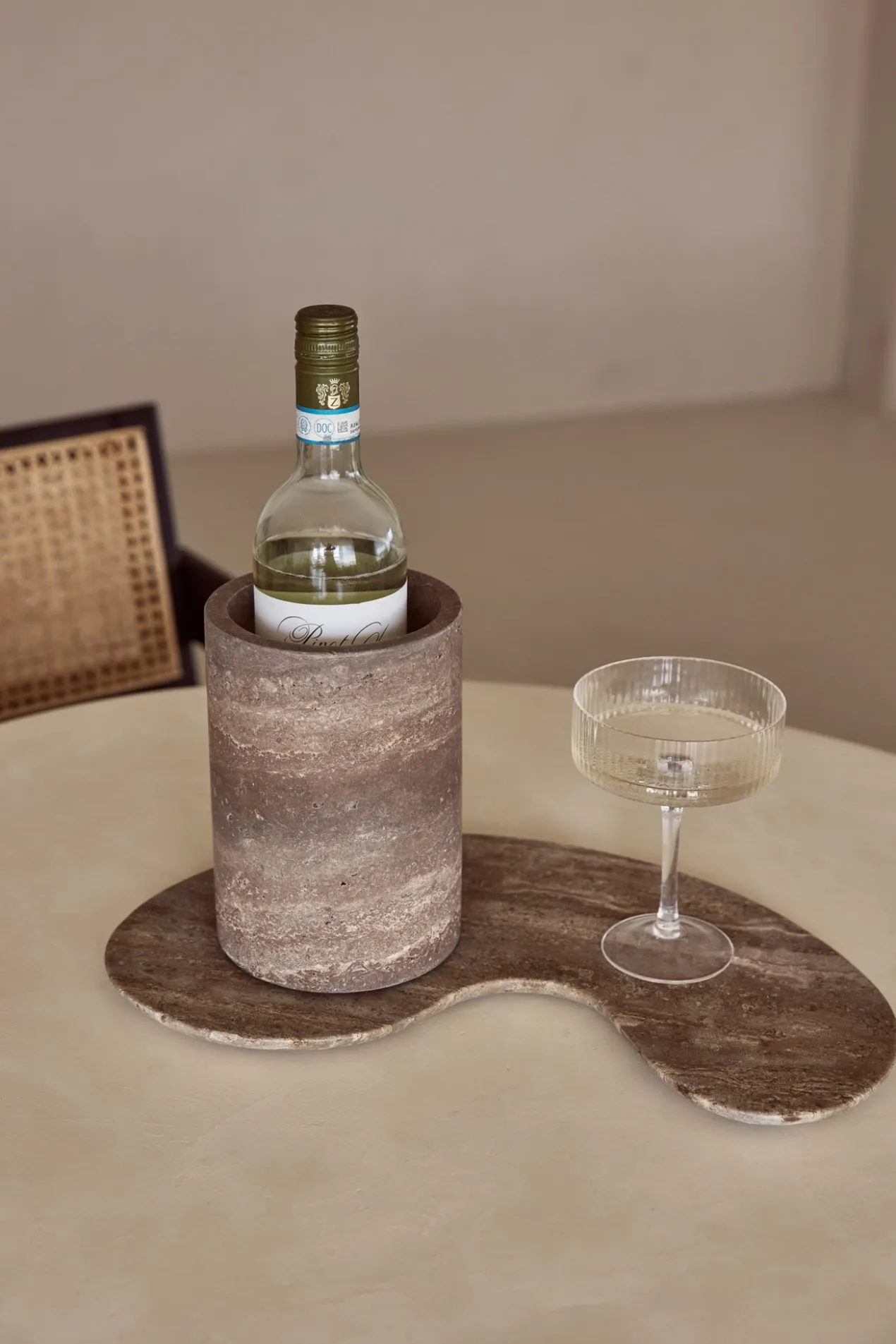 Dienblad organisch titanium travertine kidney