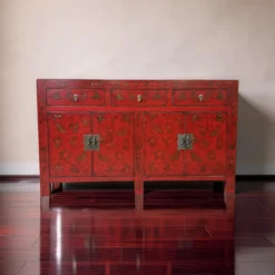 Dressoir rood beschilderd uniek