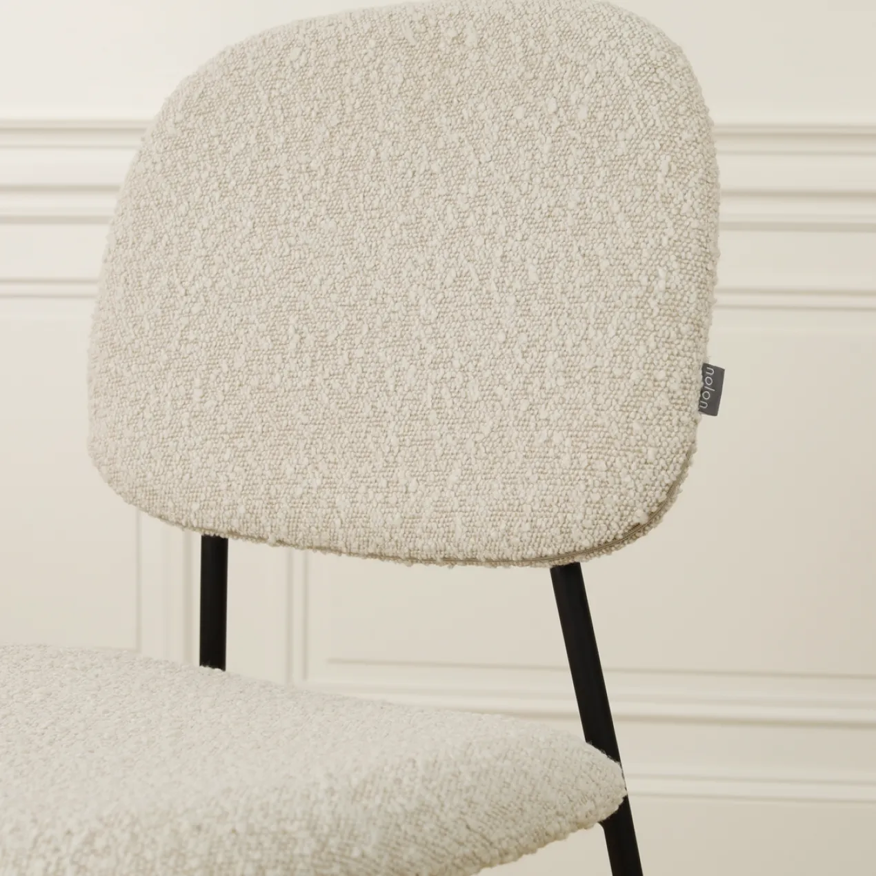 Eetkamerstoel Jasmijn bouclé beige - zwart onderstel