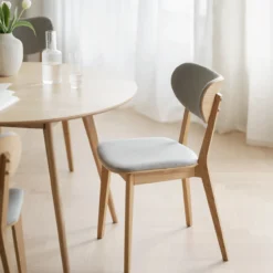Eetkamerstoel Kato Lichtgrijs met naturel houten zitting