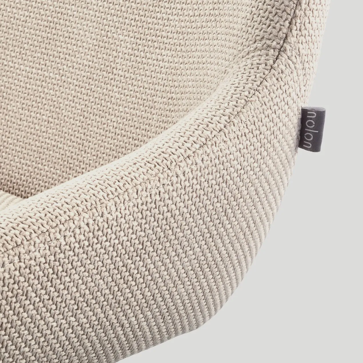 Eetkamerstoel Nena-Isa beige - walnoten onderstel