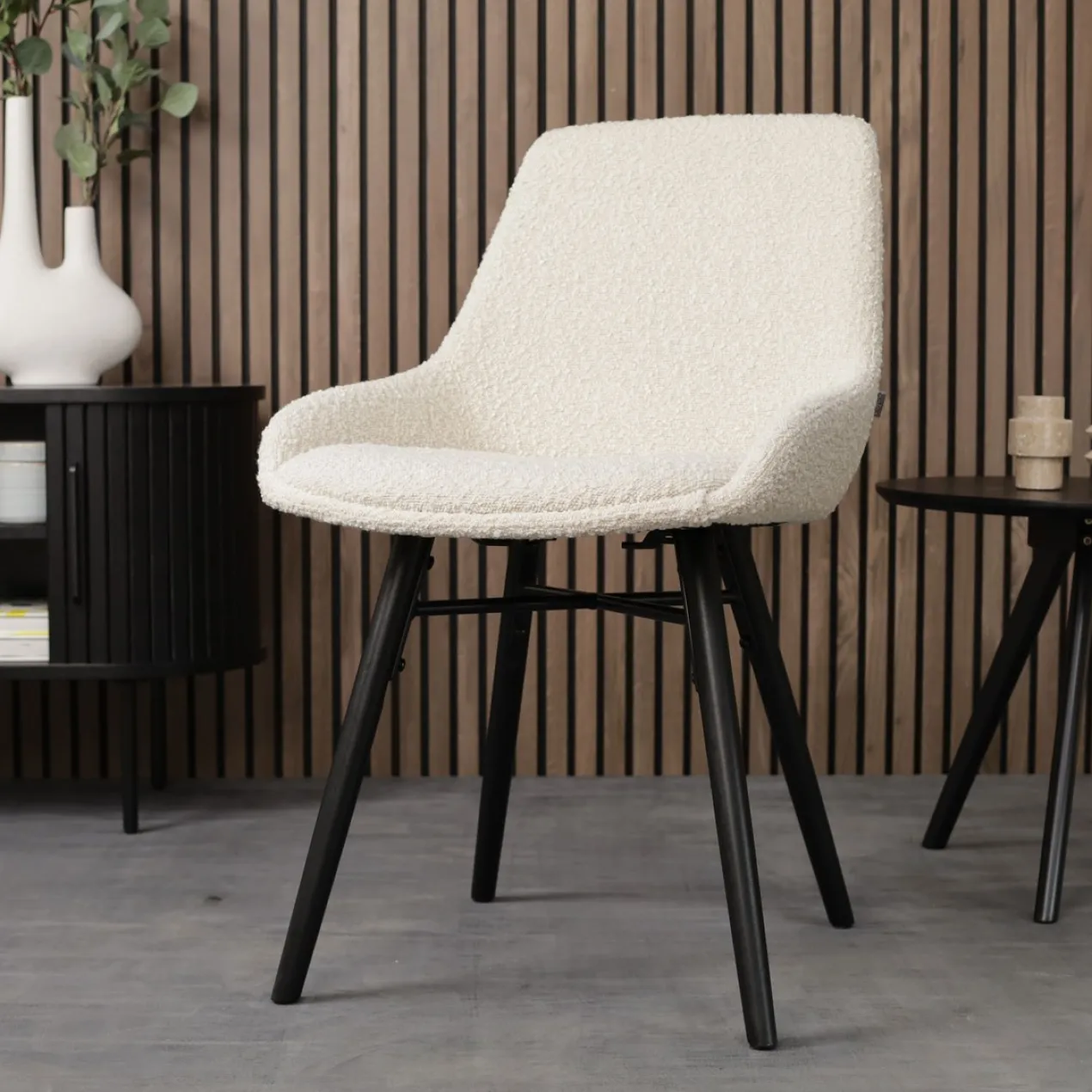 Eetkamerstoel Nena-Isa bouclé beige - zwart onderstel