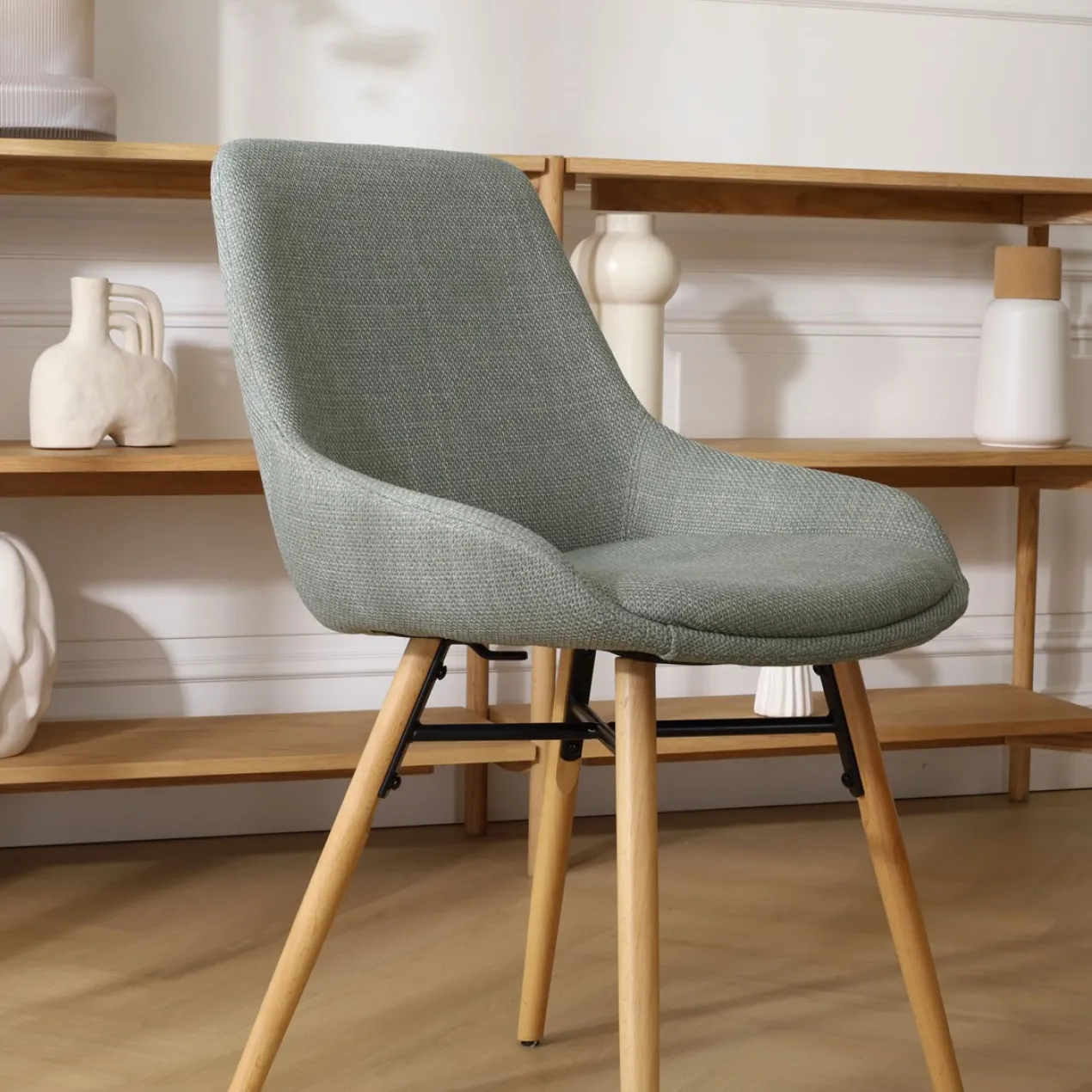 Eetkamerstoel Nena-Isa licht groen - houten onderstel