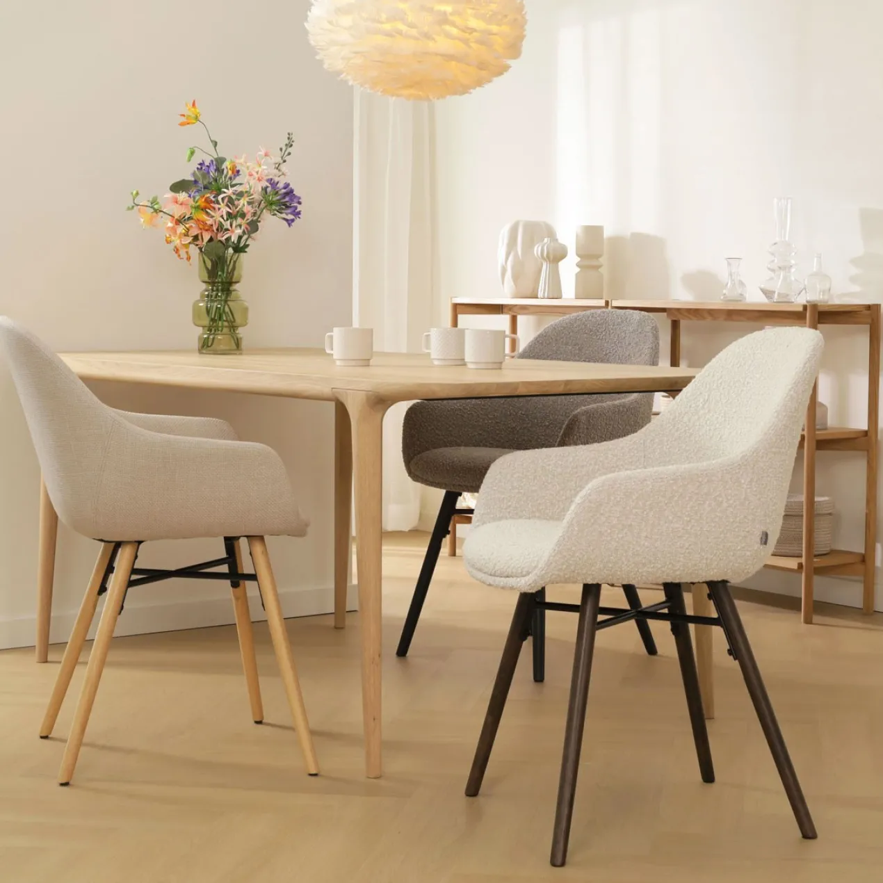 Eetkamerstoel Nena-Mae bouclé beige - naturel onderstel