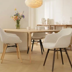 Eetkamerstoel Nena-Mare bouclé beige - zwart onderstel