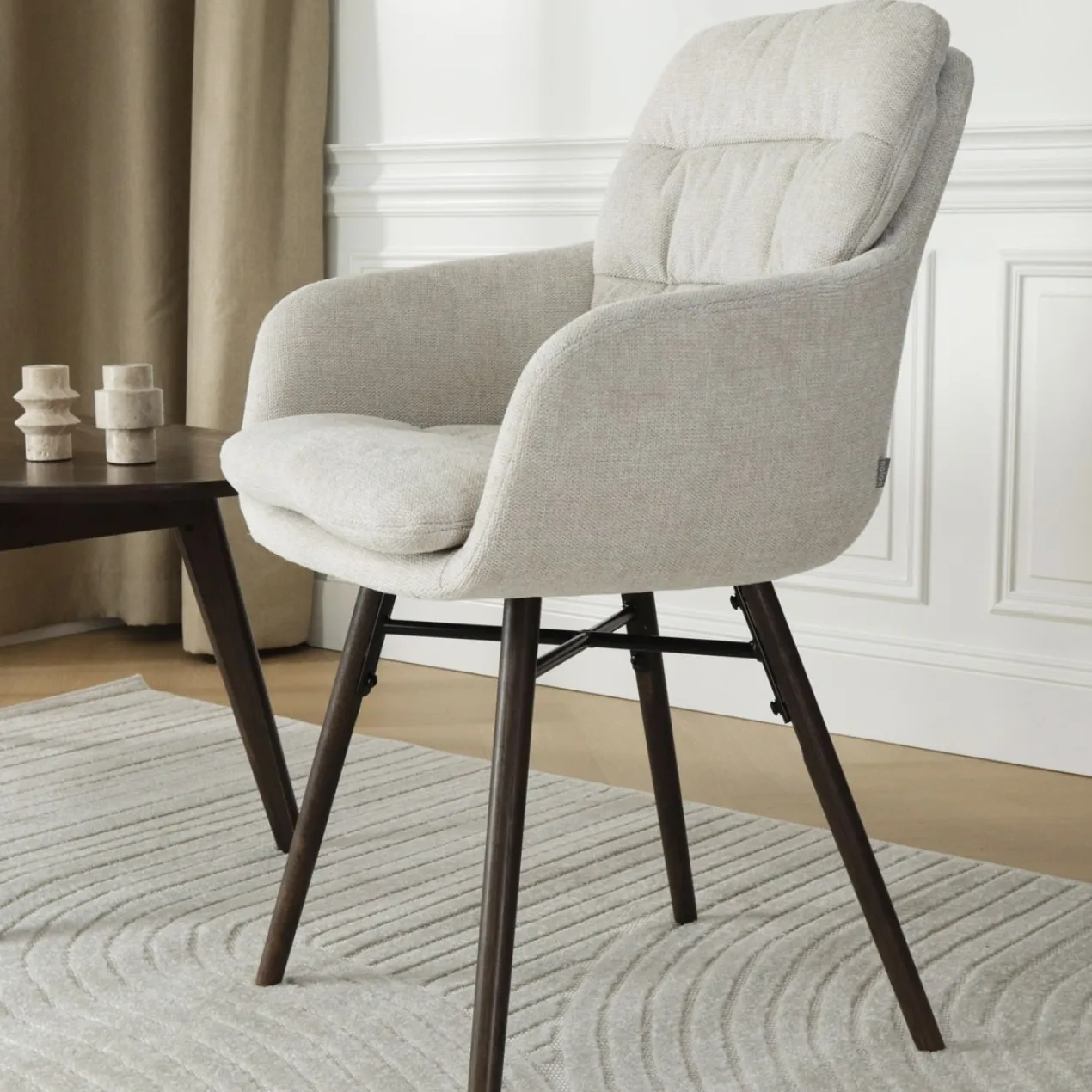 Eetkamerstoel Nena-mia beige - walnoot houten onderstel