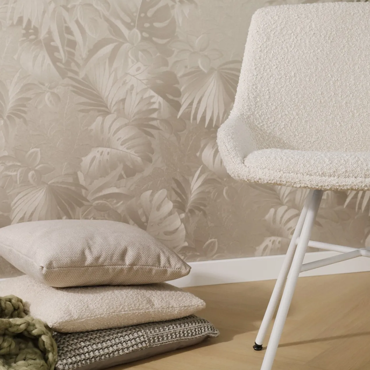 Eetkamerstoel Noa-Isa bouclé beige - wit onderstel