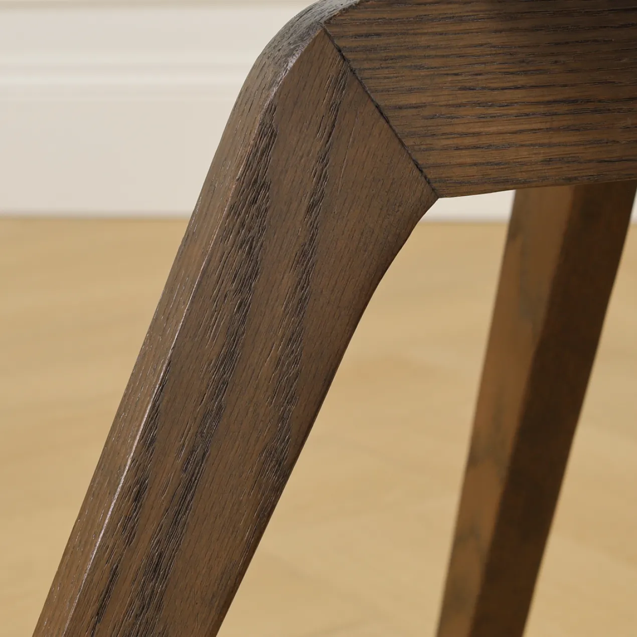 Eetkamerstoel Noor-Otis walnoot cottonbeige