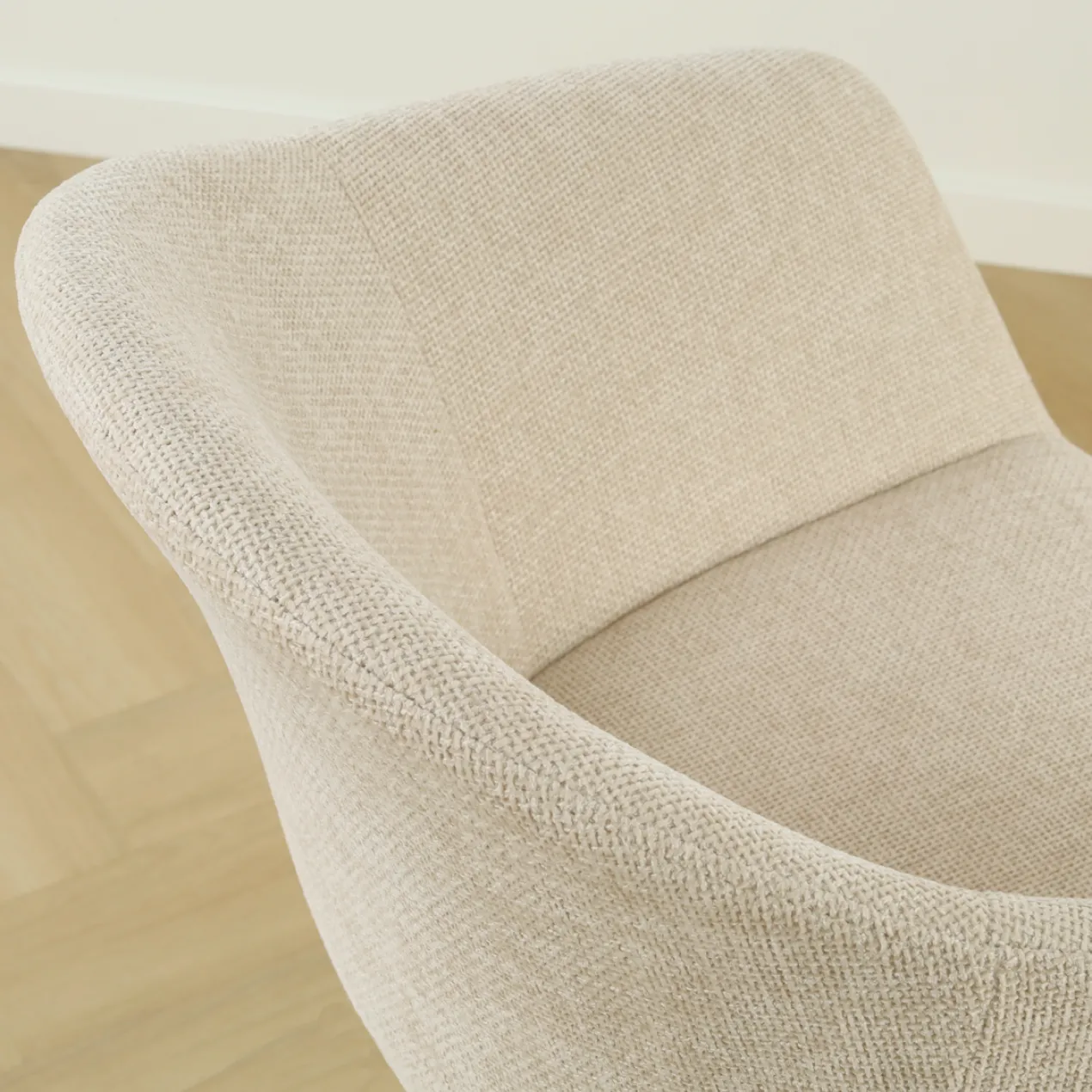 Eetkamerstoel Noor-Otis walnoot cottonbeige