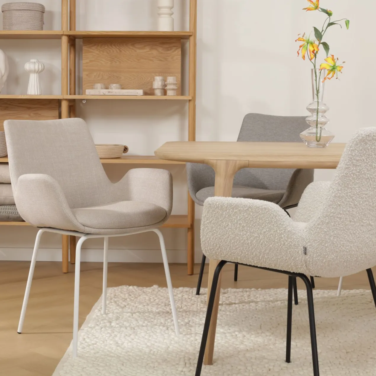 Eetkamerstoel Nora-Eef beige - wit onderstel