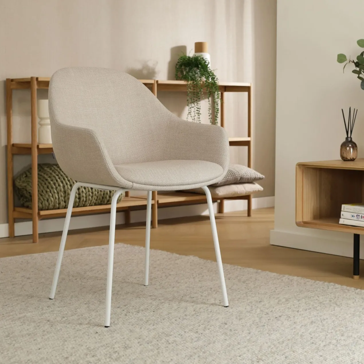 Eetkamerstoel Nora-Mae beige - wit onderstel