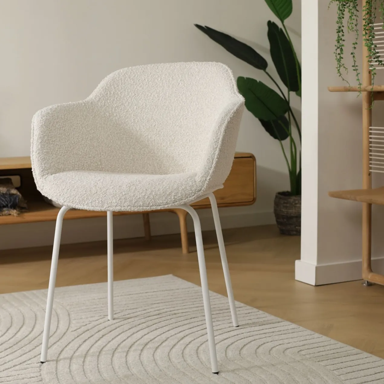 Eetkamerstoel Nora-Mare bouclé beige - wit onderstel