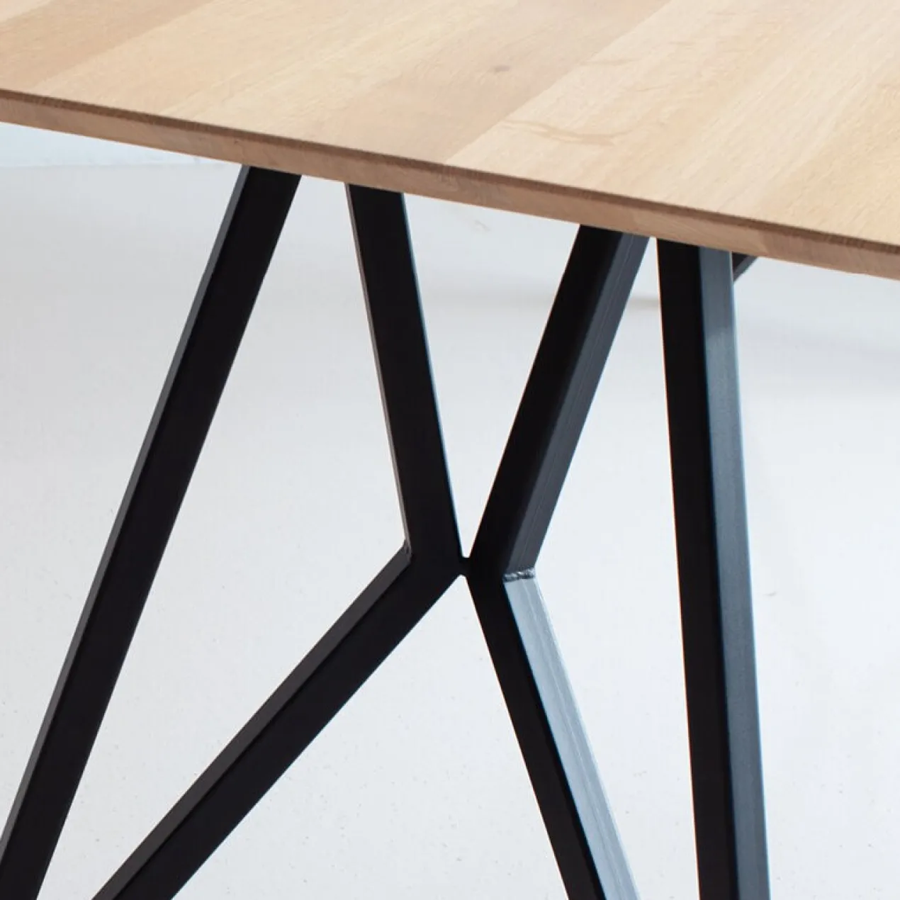 Eettafel Butterfly zwart frame naturel 160x100 cm verjongd
