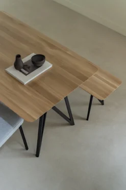 Eettafel Butterfly zwart frame naturel 260x100 cm verjongd