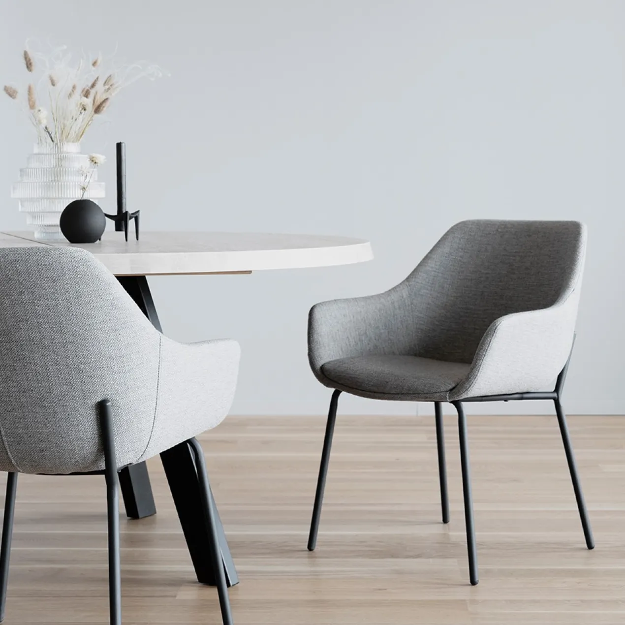 Eettafel Fred rond zwart Donkerbruin
