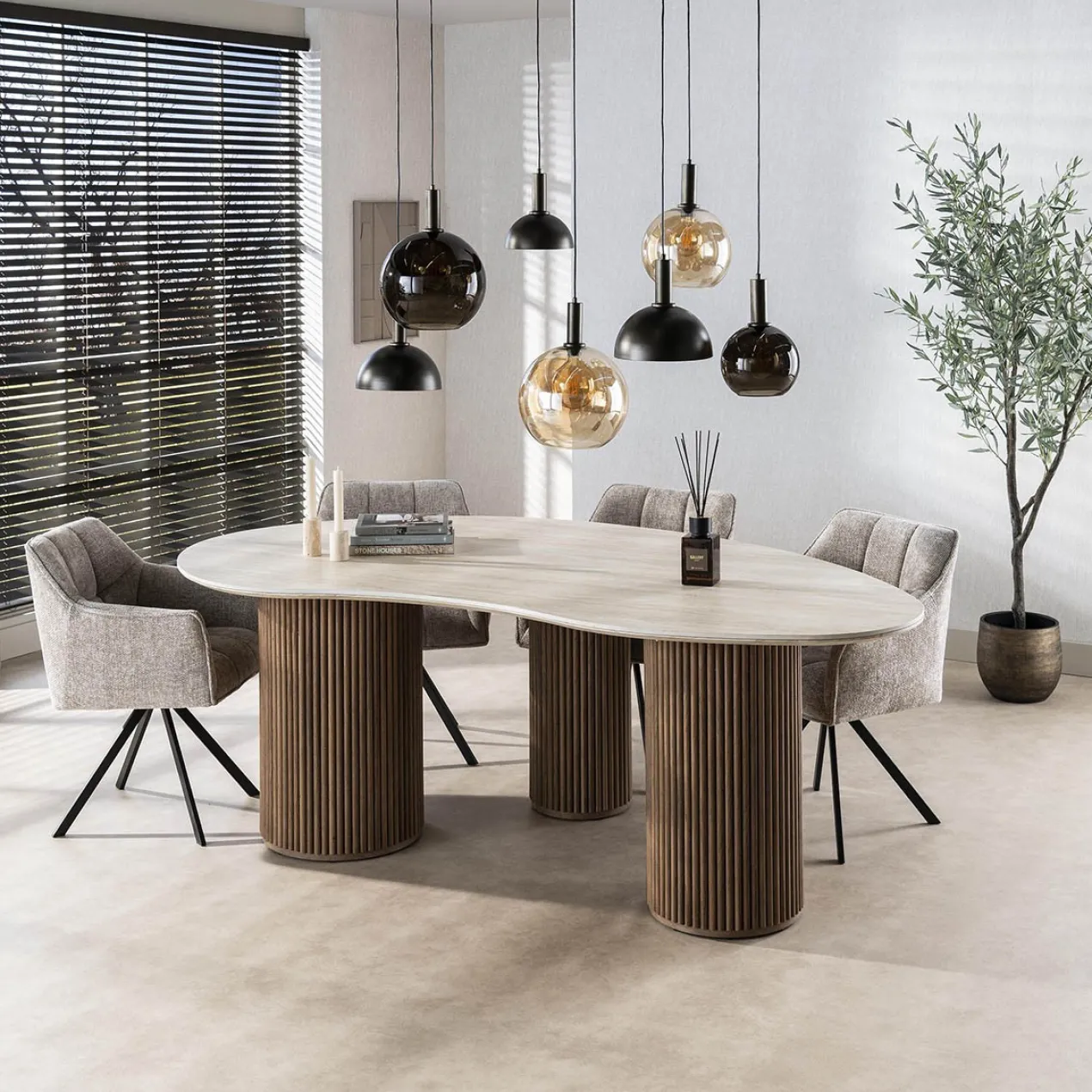 Eettafel Organisch Limestone