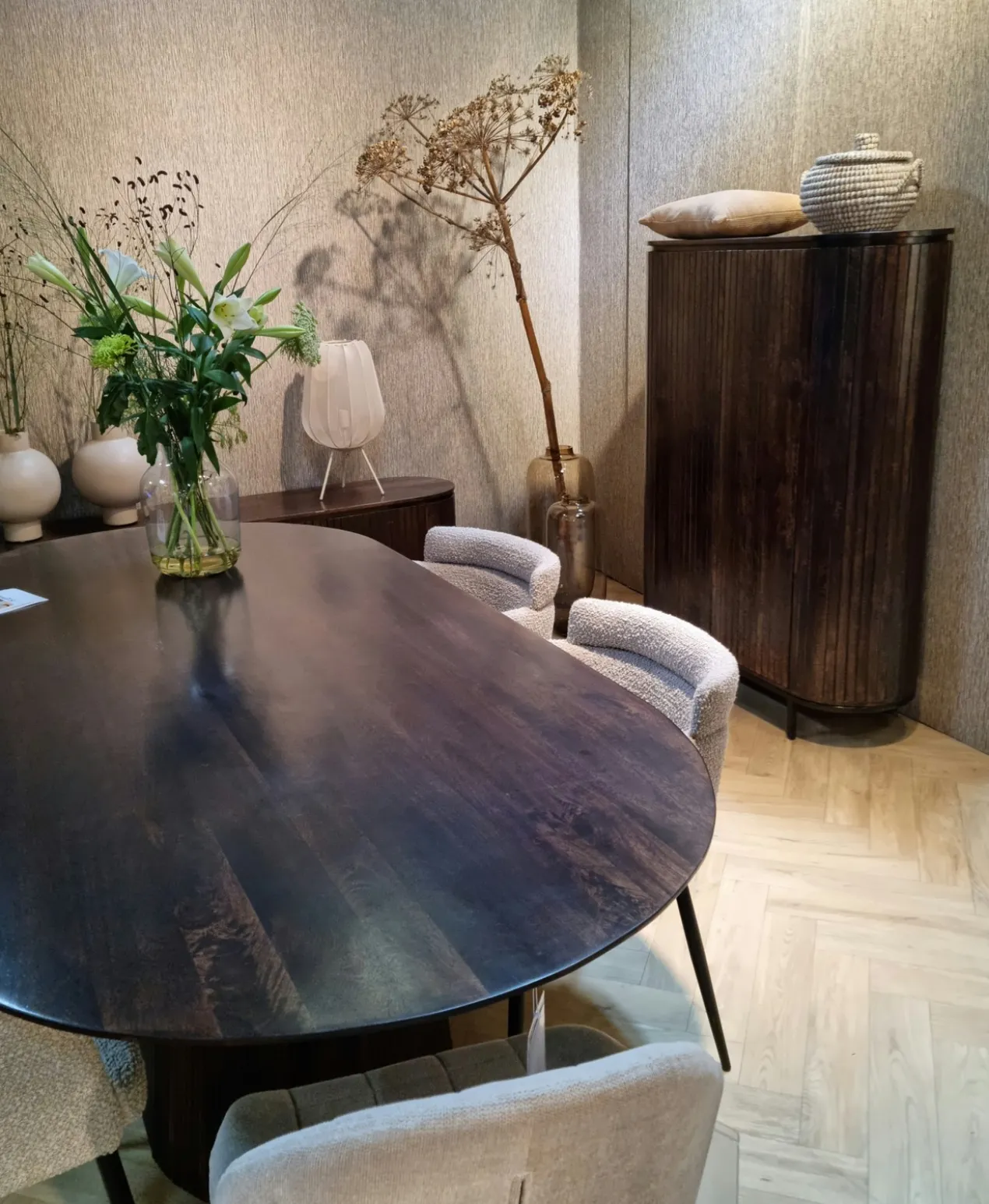 Eettafel Sally 230 cm ovaal Eettafel Saly 230 ovaal donkerbruin