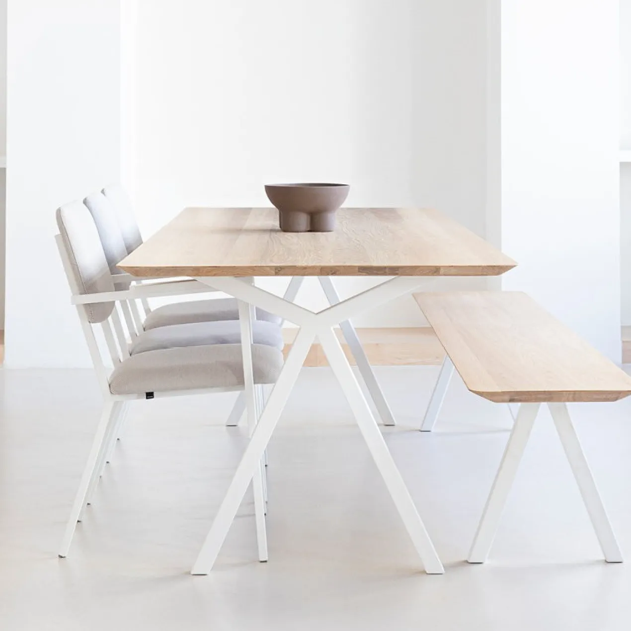 Eettafel Slim X-type wit frame naturel 240x90 cm verjongd