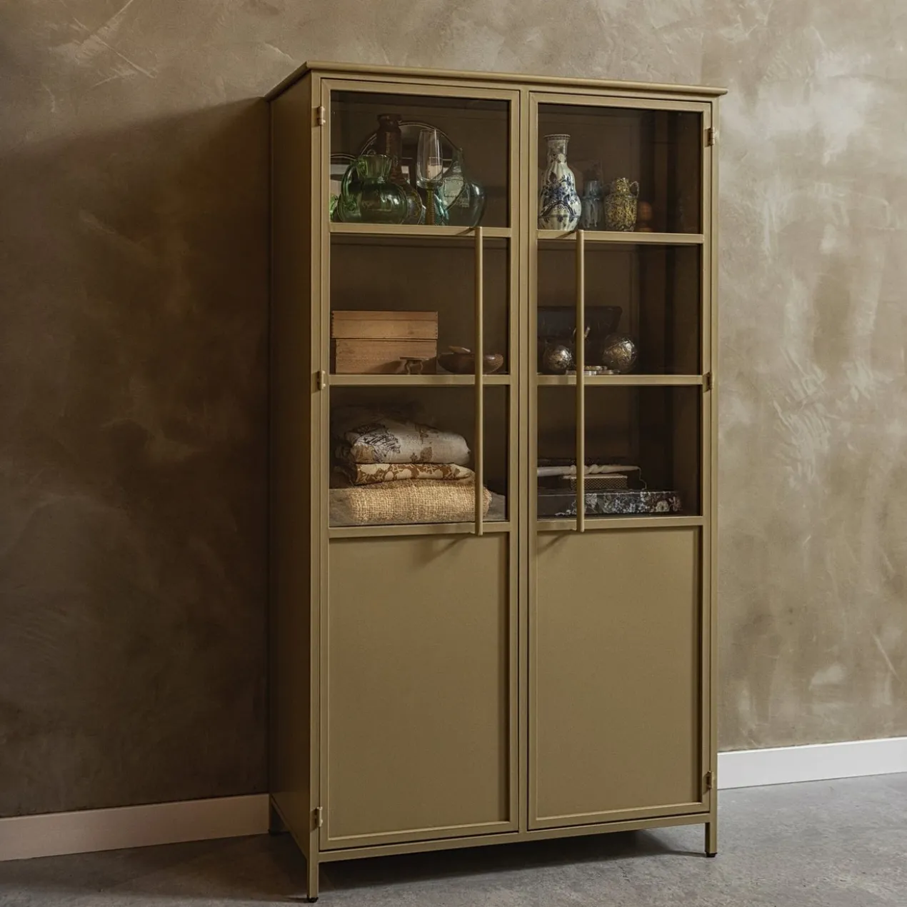 Exhibit vitrinekast metaal khaki