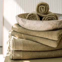 Handdoek pistachio green 50x100 cm
